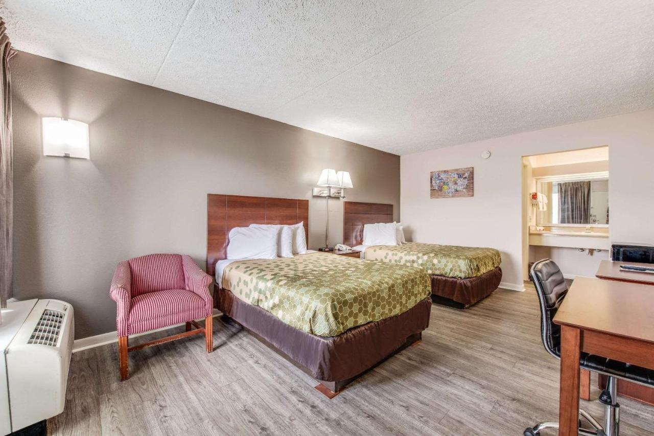 Econo Lodge *