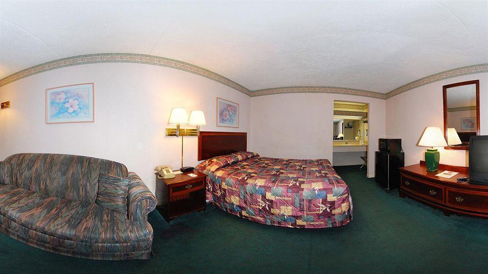Lodge Econo *