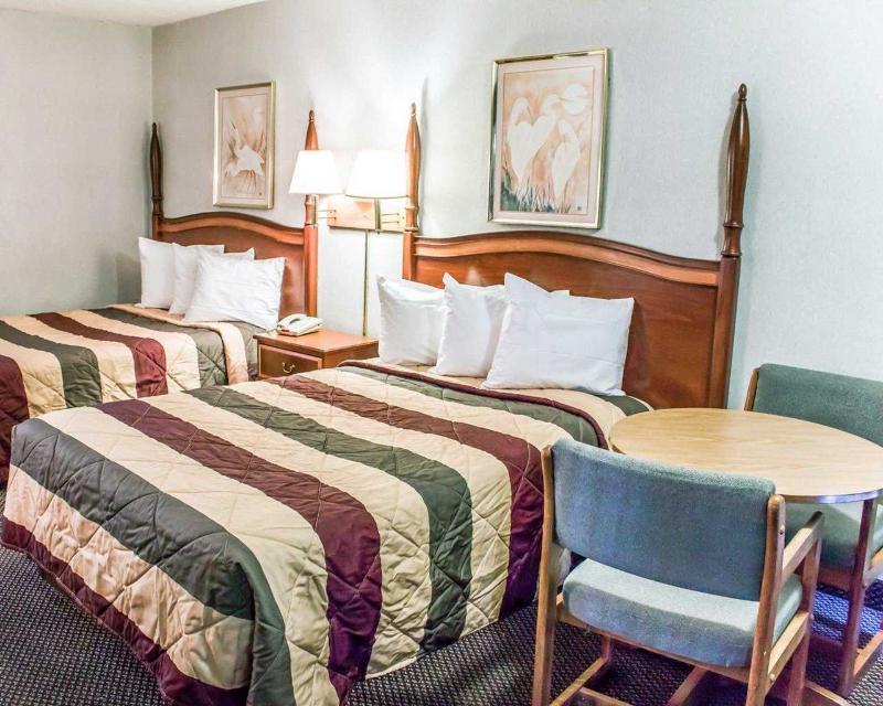 Econo Lodge *