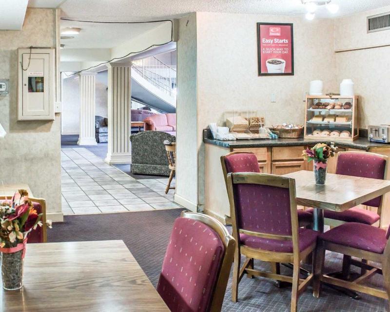 Econo Lodge *